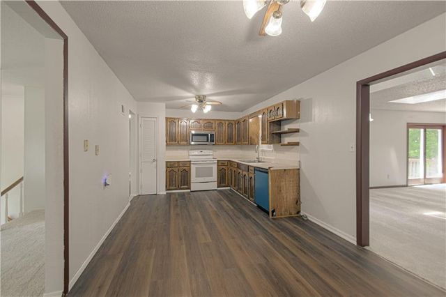 1809 SE ABBEY Street, Blue Springs, MO 64014