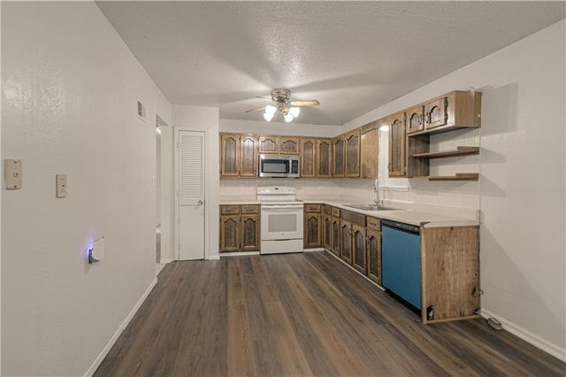 1809 SE ABBEY Street, Blue Springs, MO 64014