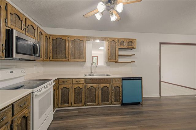 1809 SE ABBEY Street, Blue Springs, MO 64014