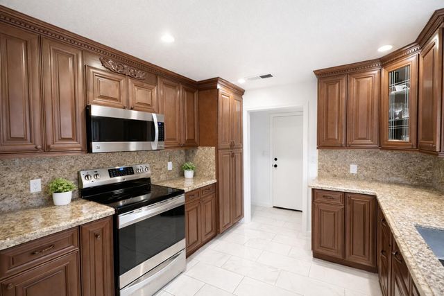 6552 N Blythe Avenue, Fresno, CA 93722