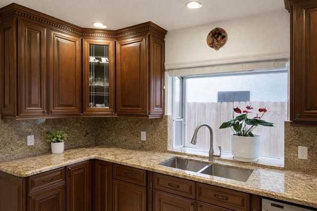 6552 N Blythe Avenue, Fresno, CA 93722