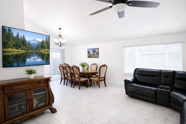 6552 N Blythe Avenue, Fresno, CA 93722