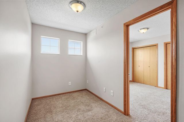 2880 Clover Ridge Drive, Chaska, MN 55318