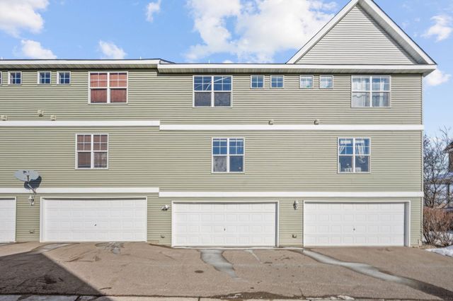 2880 Clover Ridge Drive, Chaska, MN 55318