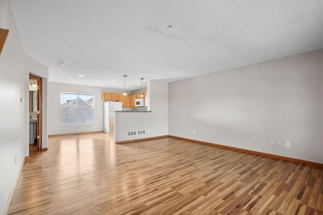 2880 Clover Ridge Drive, Chaska, MN 55318