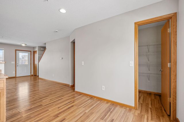 2880 Clover Ridge Drive, Chaska, MN 55318