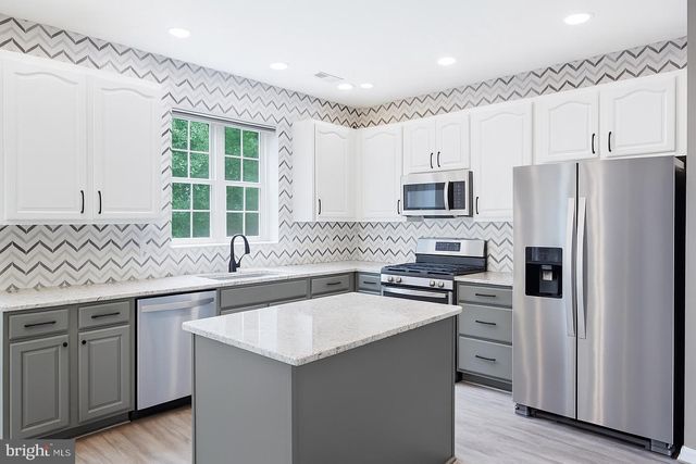 4 HAVEN LN, Burlington, NJ 08016