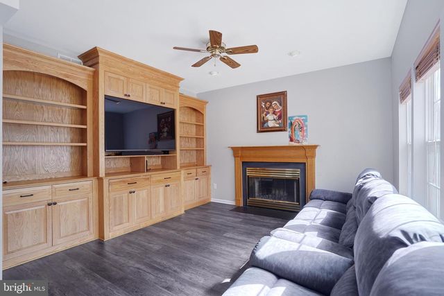 4 HAVEN LN, Burlington, NJ 08016