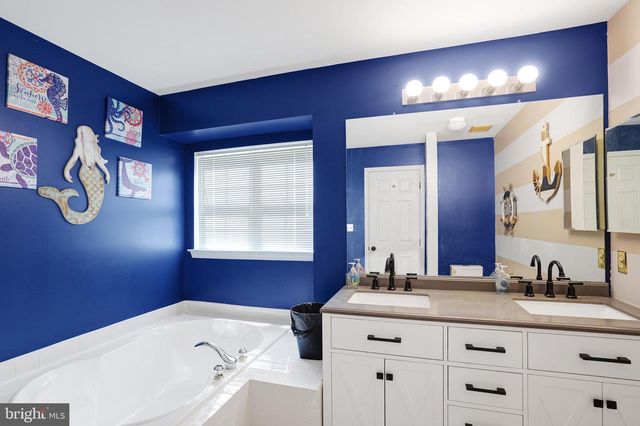 4 HAVEN LN, Burlington, NJ 08016