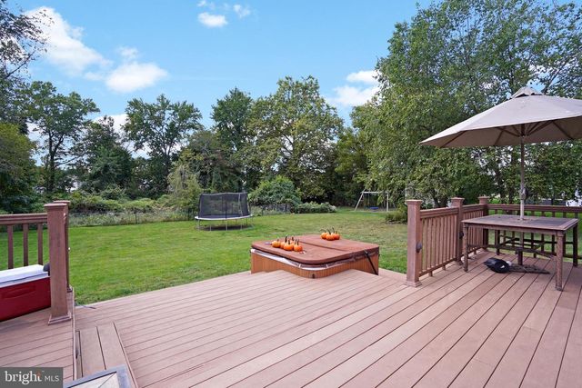 4 HAVEN LN, Burlington, NJ 08016