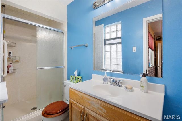 9422 Parklind Drive, St Louis, MO 63126