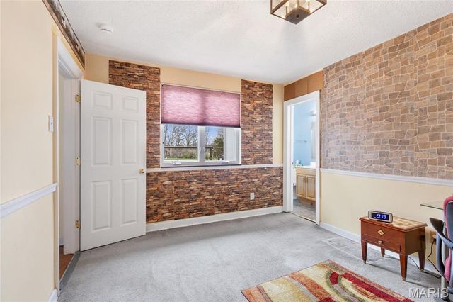 9422 Parklind Drive, St Louis, MO 63126