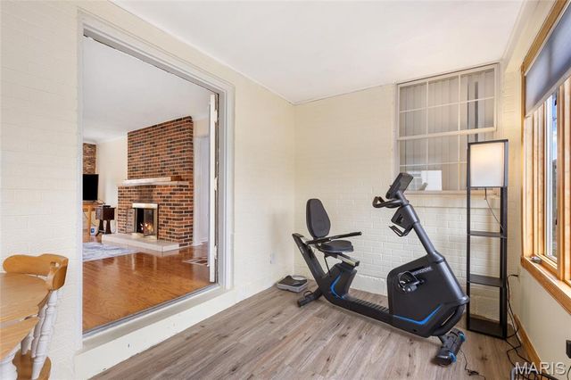 9422 Parklind Drive, St Louis, MO 63126