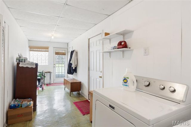 9422 Parklind Drive, St Louis, MO 63126