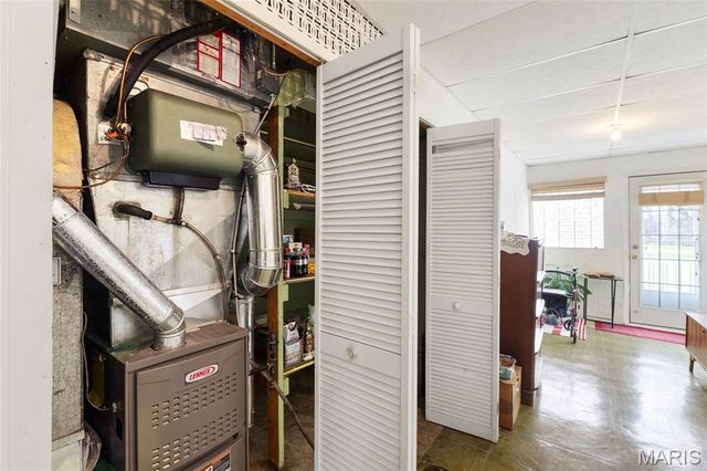 9422 Parklind Drive, St Louis, MO 63126