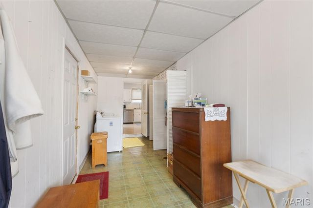 9422 Parklind Drive, St Louis, MO 63126