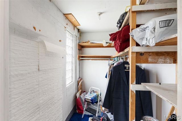 9422 Parklind Drive, St Louis, MO 63126