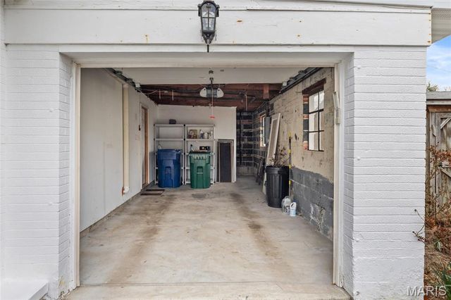 9422 Parklind Drive, St Louis, MO 63126