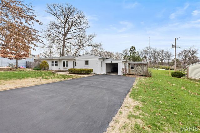 9422 Parklind Drive, St Louis, MO 63126