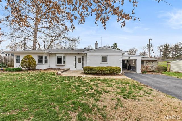 9422 Parklind Drive, St Louis, MO 63126