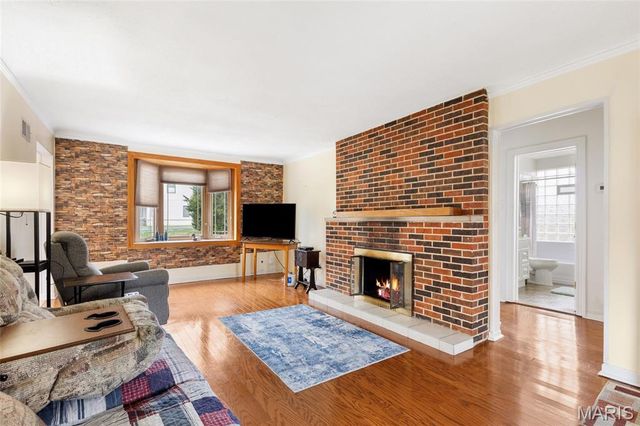 9422 Parklind Drive, St Louis, MO 63126