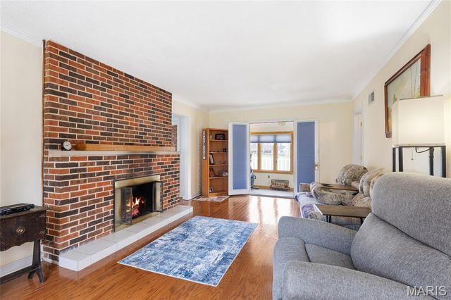 9422 Parklind Drive, St Louis, MO 63126