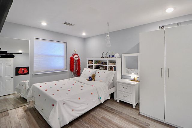 5951 Yarwell Drive, Houston, TX 77096