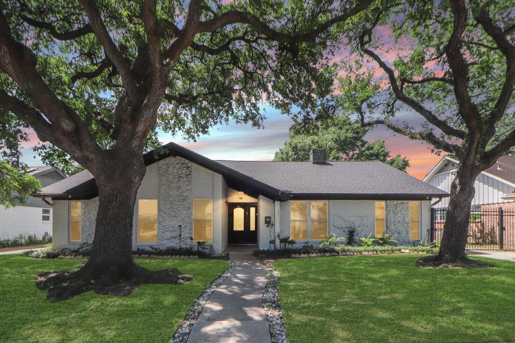 5951 Yarwell Drive, Houston, TX 77096