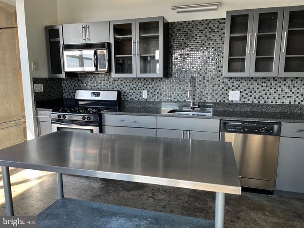 Image 6 of property listing at 1210-26 BUTTONWOOD ST #505, Philadelphia, PA 19123