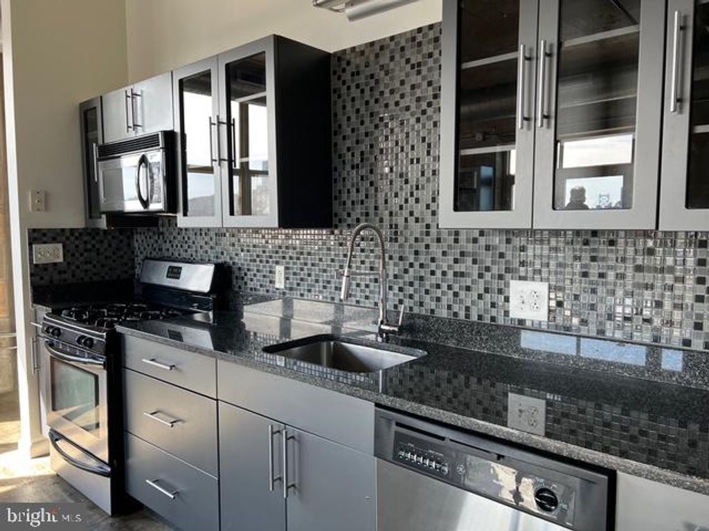 Image 7 of property listing at 1210-26 BUTTONWOOD ST #505, Philadelphia, PA 19123