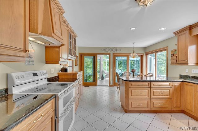 3632 South Creek Road, Hamburg, NY 14075