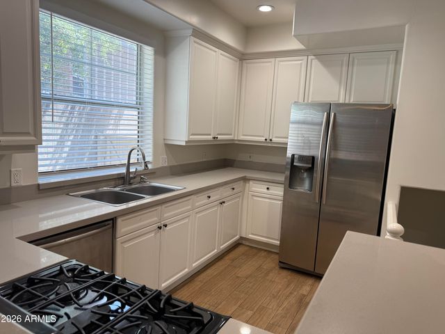 942 S ASH Avenue 108, Tempe, AZ 85281