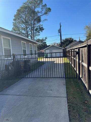 805 Tabor Street, Houston, TX 77009