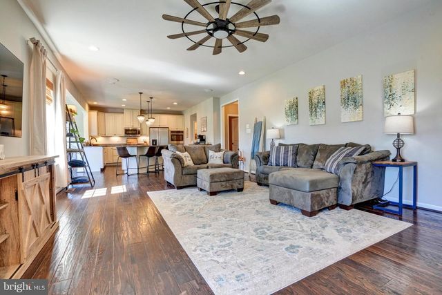 65 FOX HOLLOW DR, Gilbertsville, PA 19525