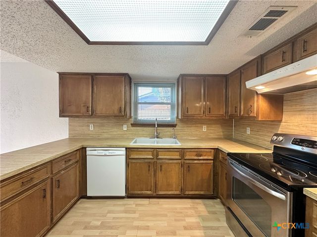 1908 Stardust Street, Killeen, TX 76543