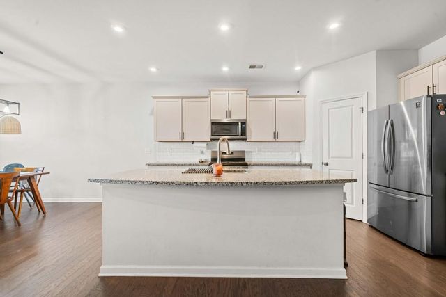 828 Royal Red Court, Mcdonough, GA 30253