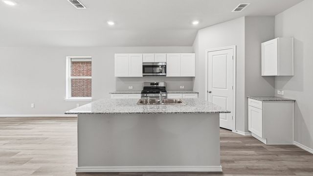 5548 ROLLINS Drive, Denton, TX 76249