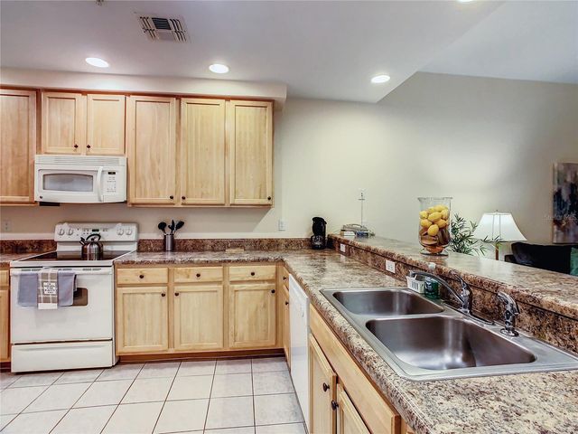 3050 PIRATES RETREAT COURT 207, Kissimmee, FL 34747