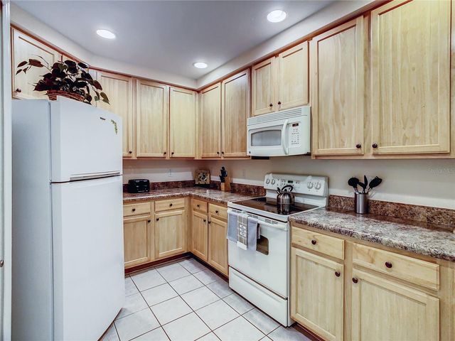 3050 PIRATES RETREAT COURT 207, Kissimmee, FL 34747
