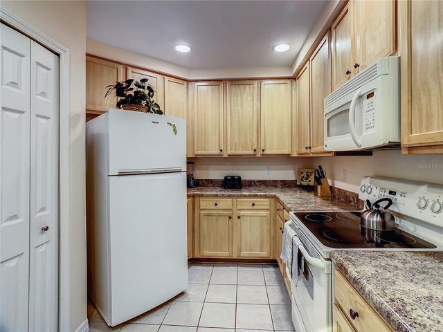 3050 PIRATES RETREAT COURT 207, Kissimmee, FL 34747