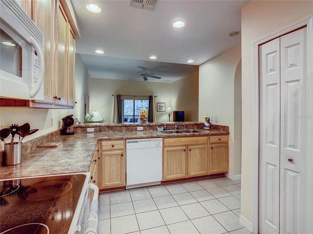3050 PIRATES RETREAT COURT 207, Kissimmee, FL 34747