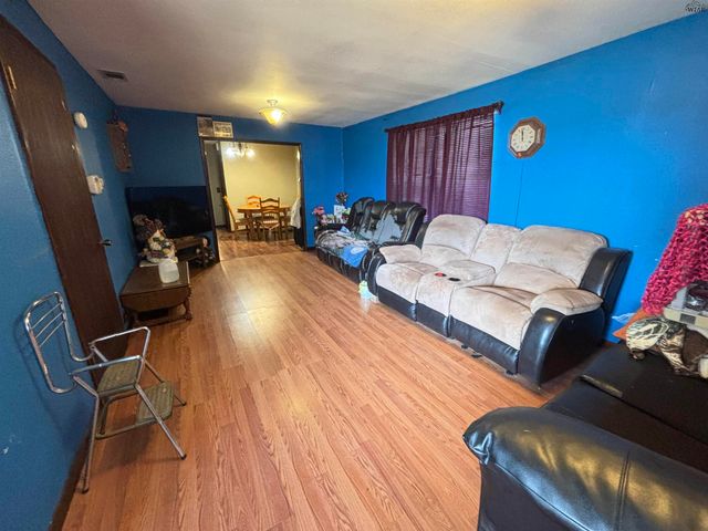 617 N ELECTRA STREET, Electra, TX 76360