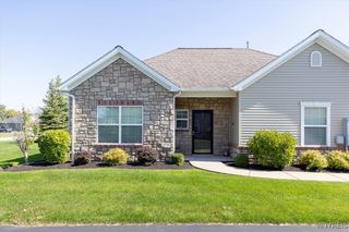 9525 Bent Grass A, Clarence, NY 14032