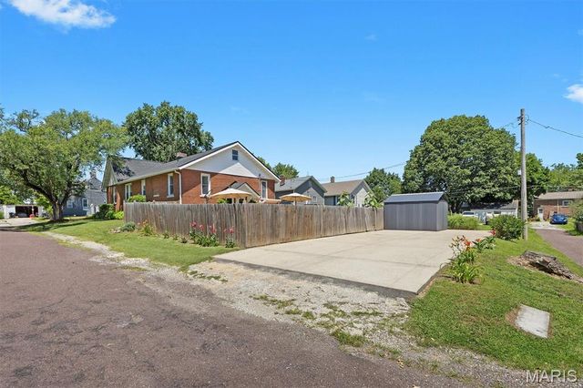920 S 5th Street, Belleville, IL 62220