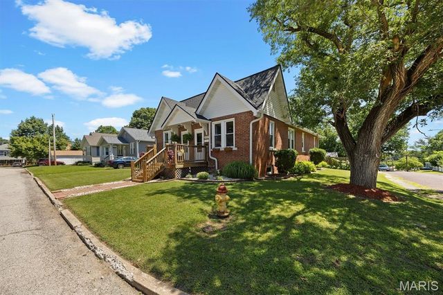 920 S 5th Street, Belleville, IL 62220