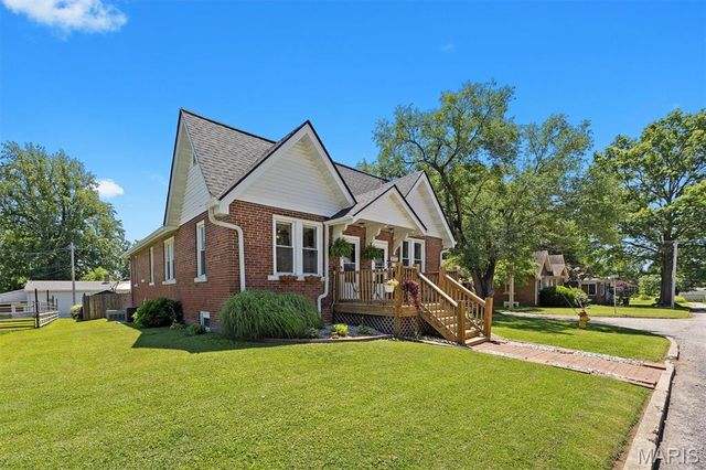 920 S 5th Street, Belleville, IL 62220