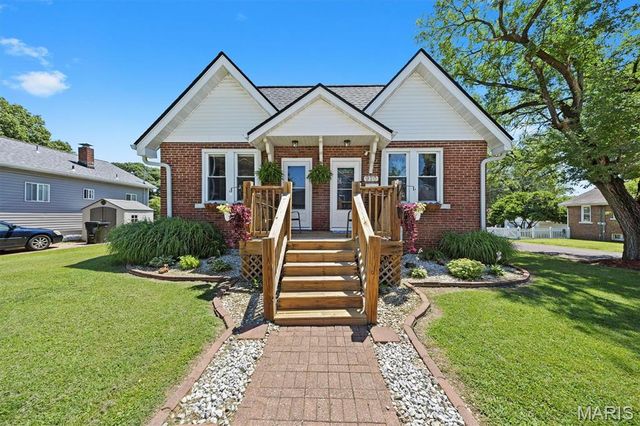 920 S 5th Street, Belleville, IL 62220
