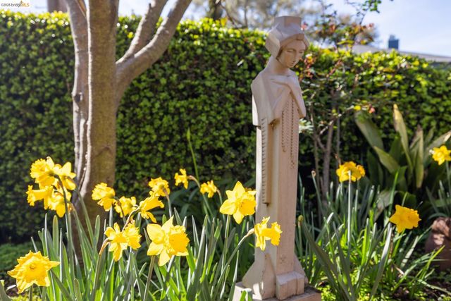 101 Windsor Ave., Kensington, CA 94708