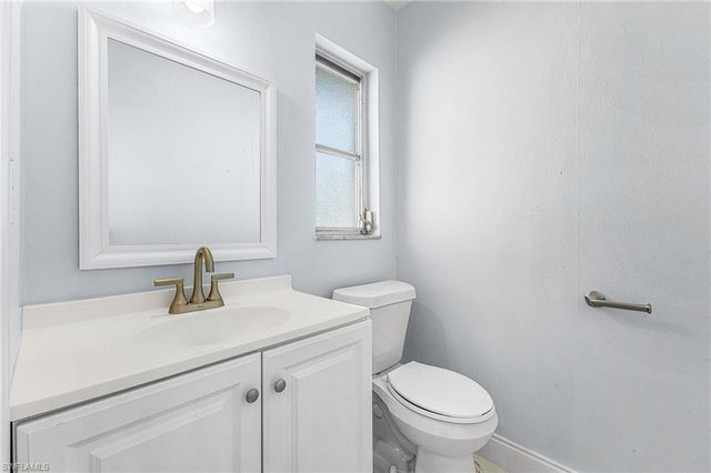 3855 SE 7th PL, Cape Coral, FL 33904