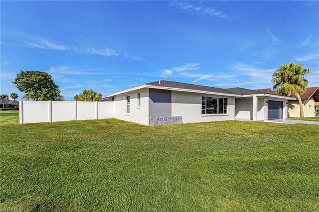 3855 SE 7th PL, Cape Coral, FL 33904